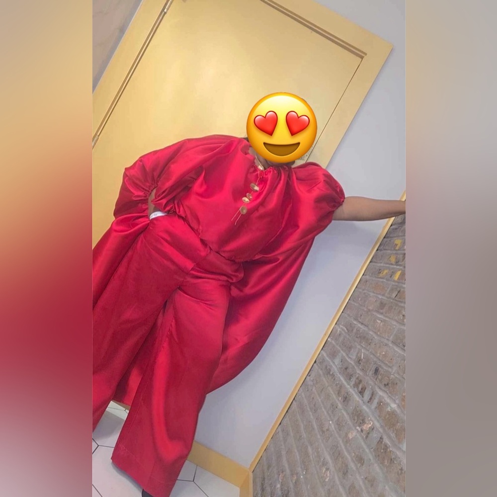 Beautiful Red 2 piece suit. Size 14.